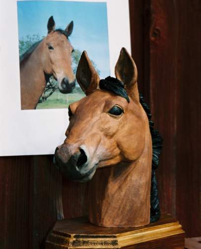 Porträtt av din häst (efter foto). Höjd ca 20 cm.